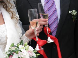 1080165_wedding_wine_glasses