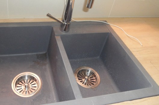 Sink mounting