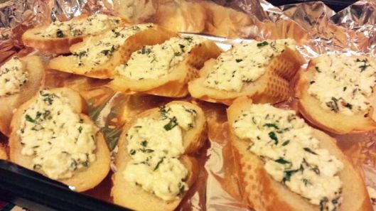 Toasted bread with Goat Cheese